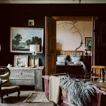 Feriehus Charming With A Library