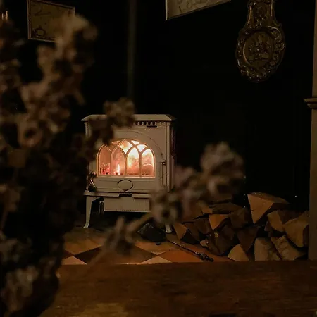 Charming With A Library Feriehus